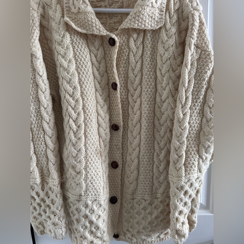 Inis crafts Vintage Hand Knit  + Wooden Buttons - Picture 2 of 7
